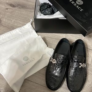 Have too many shoes , need to upgrade my wardrobe.